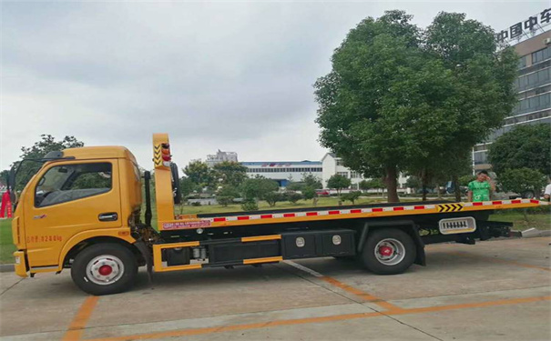 柳州定远24小时拖车救援电话号码，定远道路救援公司怎么收费的